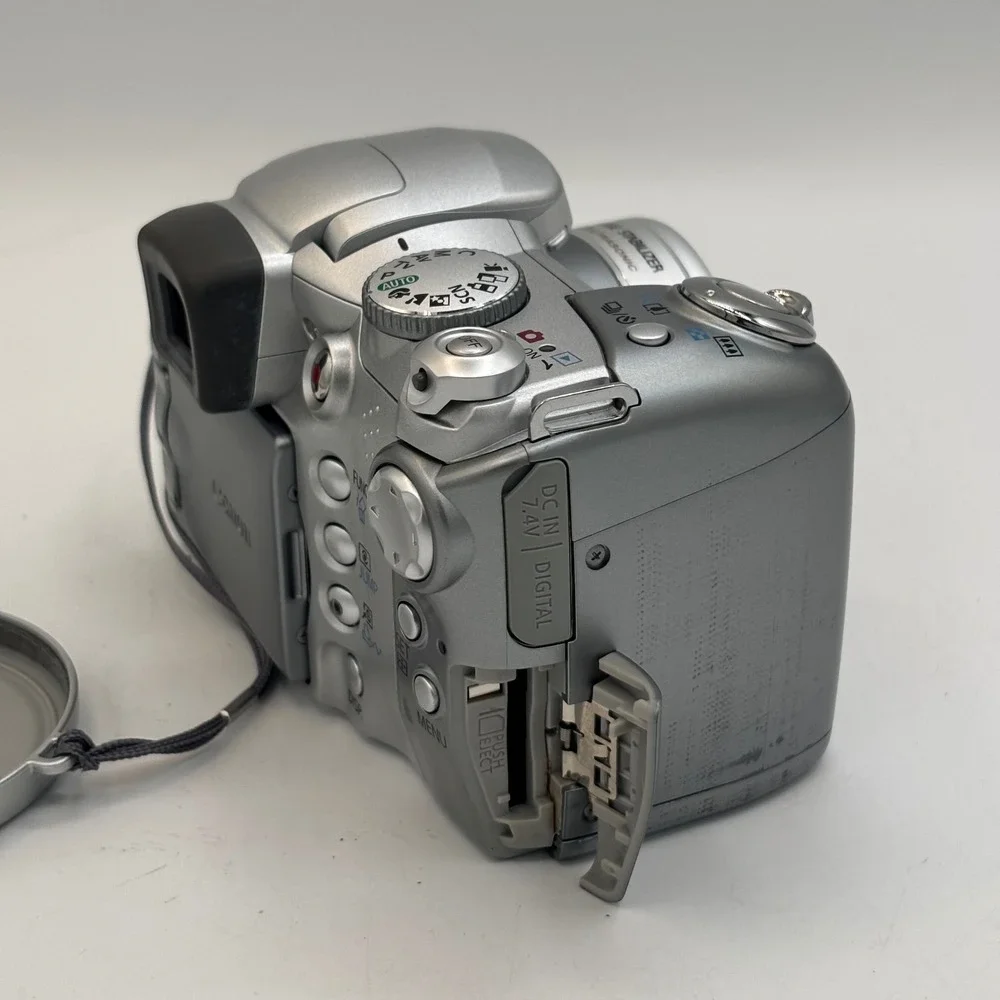 Canon PowerShot S2 IS Digital Camera 5.0MP 12x Zoom Silver Bundle Case SD Card